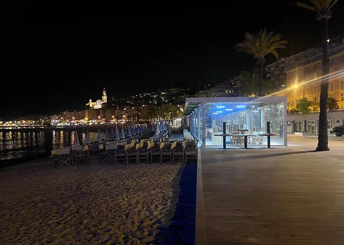 Апартаменты Azure Beachfront Sablettes Est Beachfront *