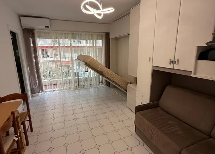 Azure Beachfront Sablettes Est Beachfront * Ментона