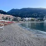 Azure Beachfront Sablettes Est Beachfront Apartamento *