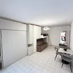 Azure Beachfront Sablettes Est Beachfront Apartamento *