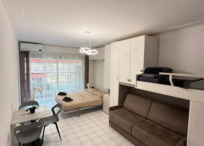 Azure Beachfront Sablettes Est Beachfront * מנטון
